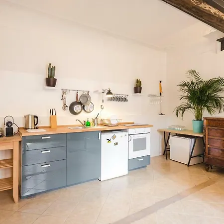 Petroni Apartment *