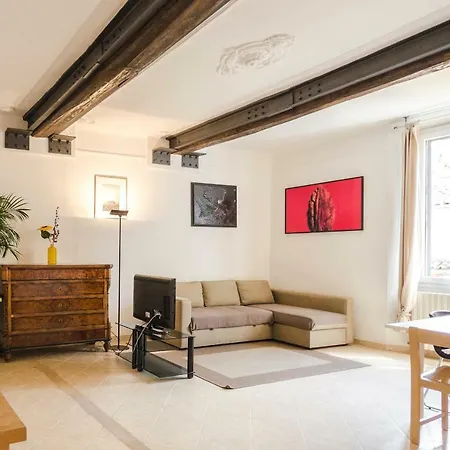 Petroni Apartment *