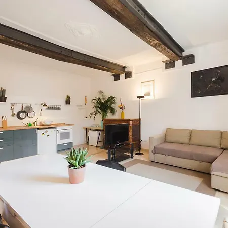 Petroni Apartment *
