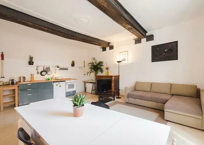 Petroni Apartment *
